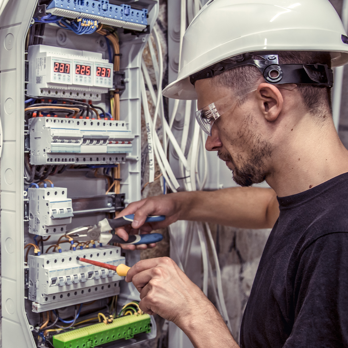 Installation dépannage electricité Montfort-l'amaury